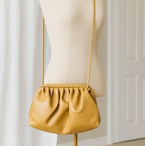 Small Retro Cloud Pouch Clutch